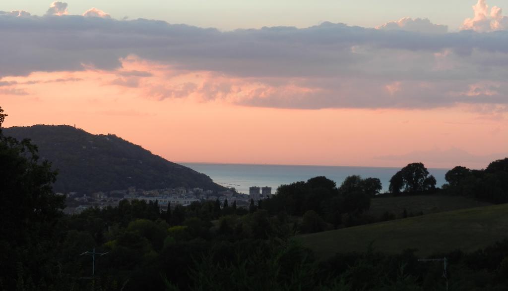 Collemare Apartment Pesaro Luaran gambar
